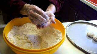 How to Make Mommas Homemade Biscuits [upl. by Ohare]