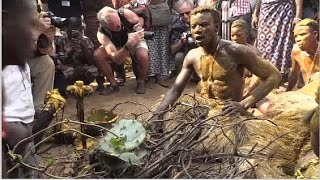 Les descendants desclaves en pèlerinage vaudou au Bénin [upl. by Aissyla539]