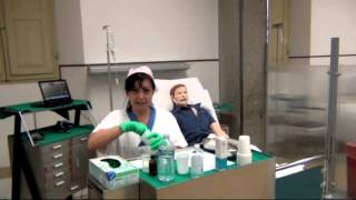 Somministrazione terapia tramite sondino naso gastrico  SNG [upl. by Zigmund]