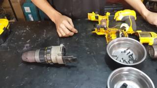 Mantenimiento Atornillador Electrico Dewalt DCD950 [upl. by Sinoda988]