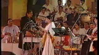 Lata Mangeshkar  Aye Mere Watan Ke Logo Live Performance [upl. by Ainat123]