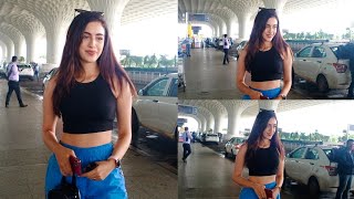 Samreen Kaur snapped at Mumbai airport [upl. by Llenyr]